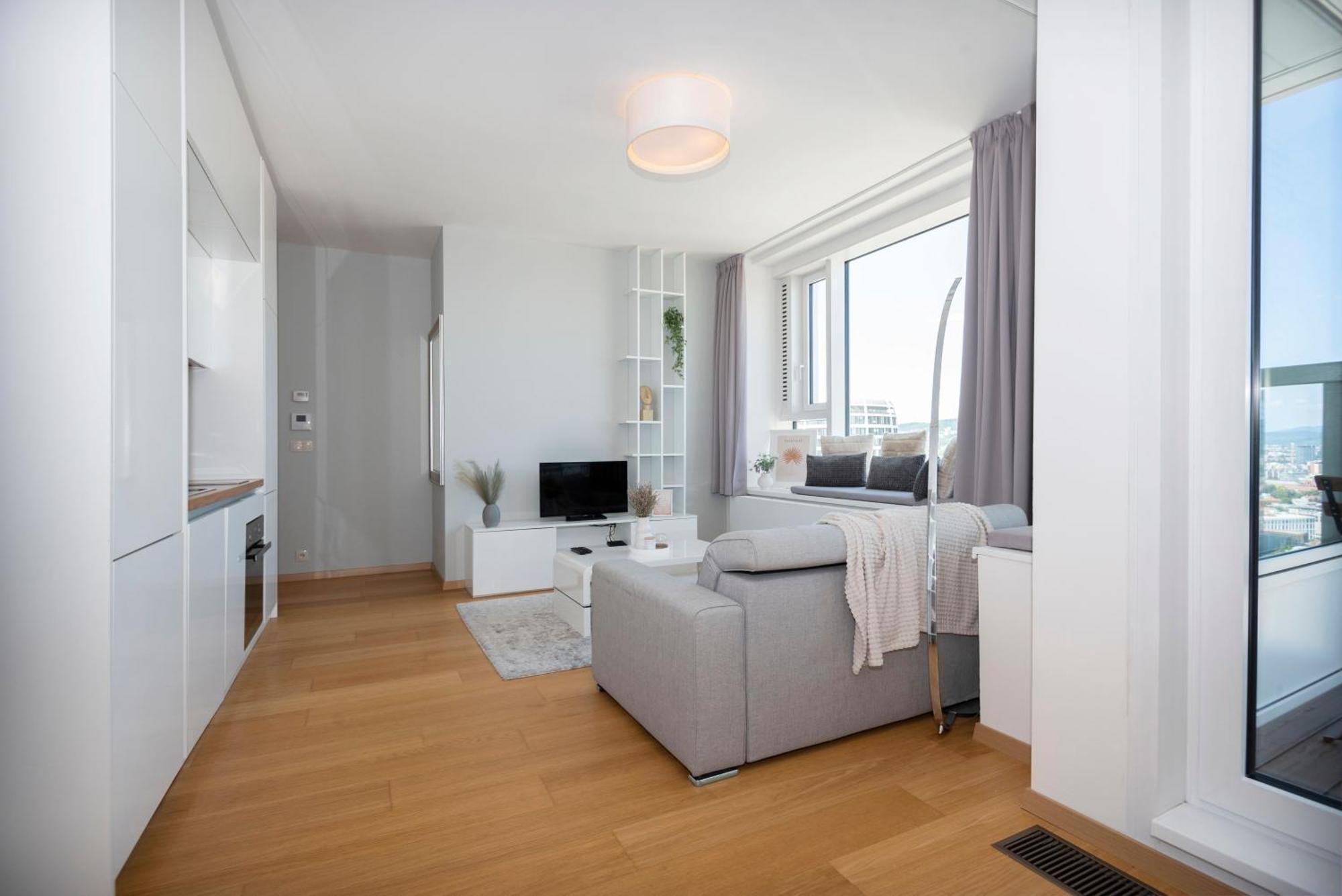 Luxury 1Bdrm On The 28Th Floor Apartment Bratislava Exterior photo