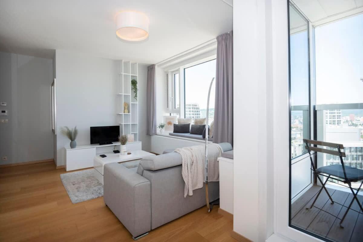 Luxury 1Bdrm On The 28Th Floor Apartment Bratislava Exterior photo